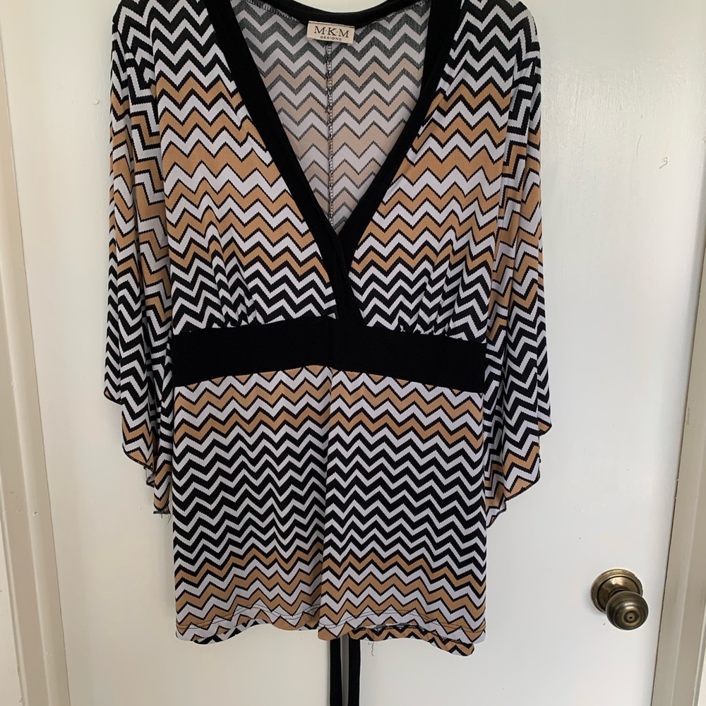 MKM Designs Black and White Tunic with V-Neck and Graphic Pattern